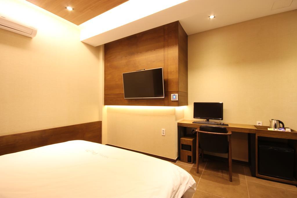 Hotel 38.5 Jinhae Changwon Bagian luar foto