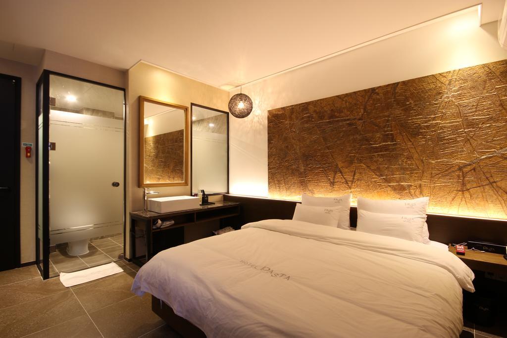 Hotel 38.5 Jinhae Changwon Bagian luar foto