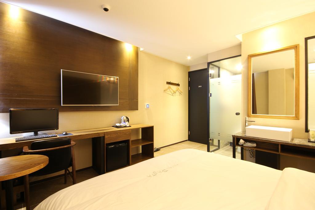 Hotel 38.5 Jinhae Changwon Bagian luar foto