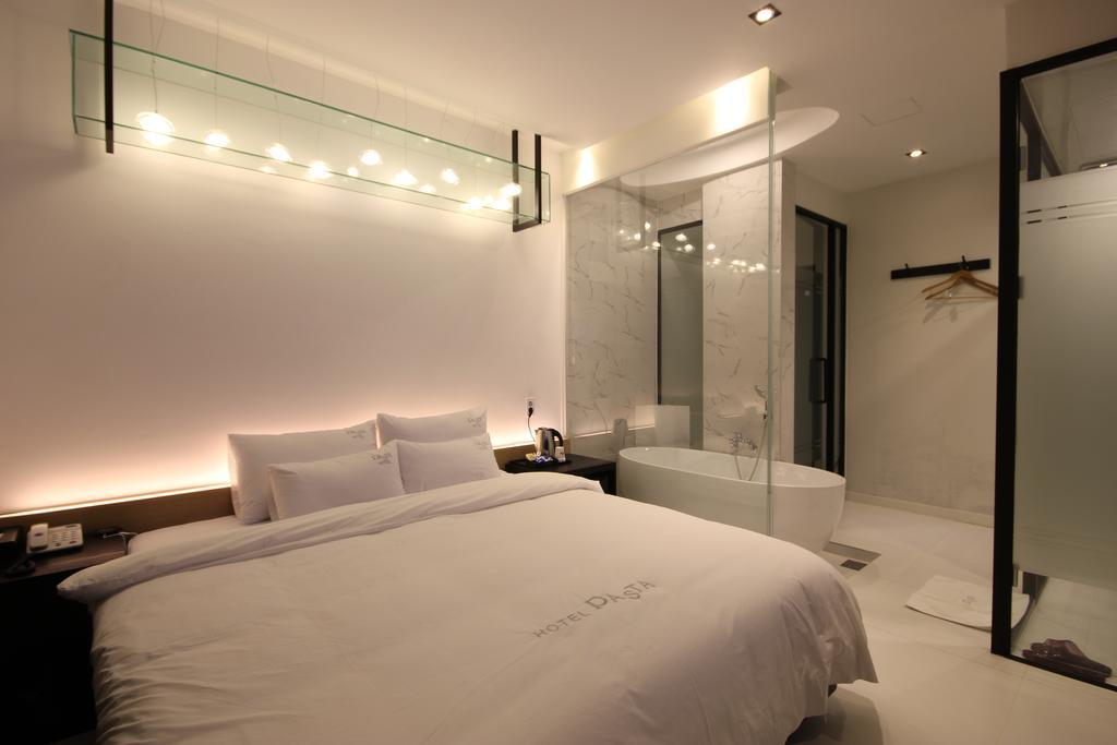 Hotel 38.5 Jinhae Changwon Bagian luar foto
