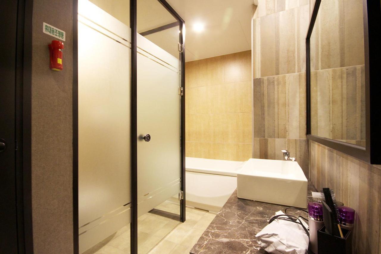 Hotel 38.5 Jinhae Changwon Bagian luar foto