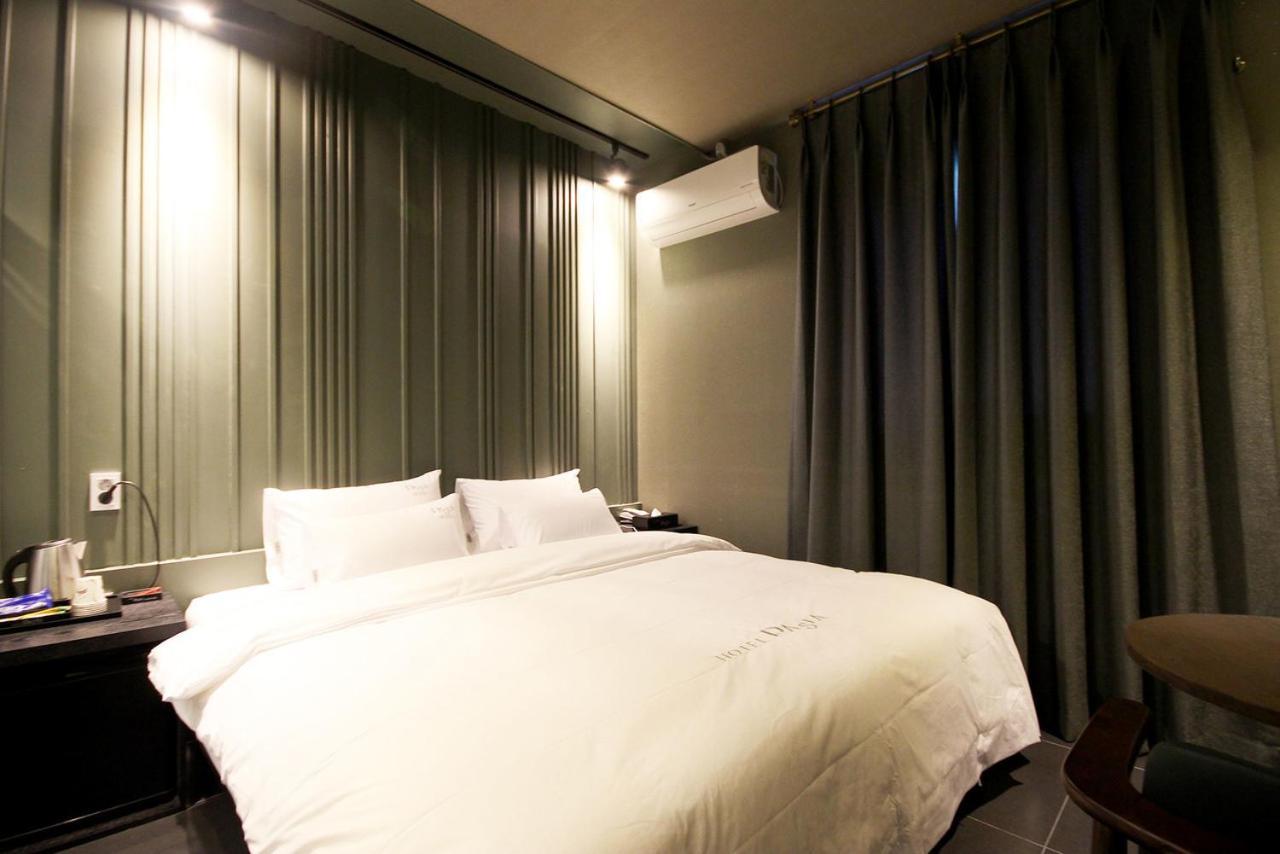 Hotel 38.5 Jinhae Changwon Bagian luar foto